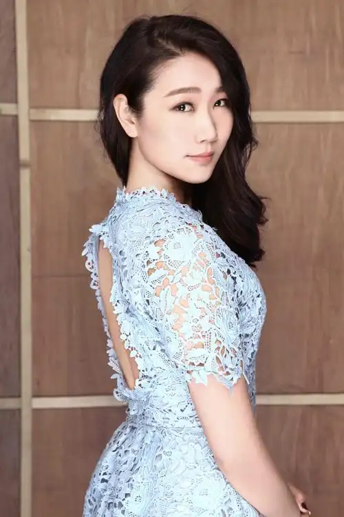 组图:孙露新专辑概念写真曝光 展知性成熟美_高清图集_新浪网