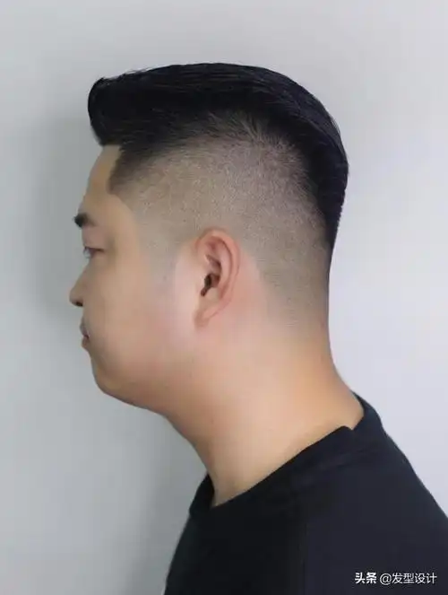 男士时尚短发发型图片推荐(今年流行帅气男士短发发型30款)(19)