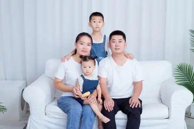 专属漫画(绘制/木木)想要拥有自己专属全家福的盆友,快来私信你的照片