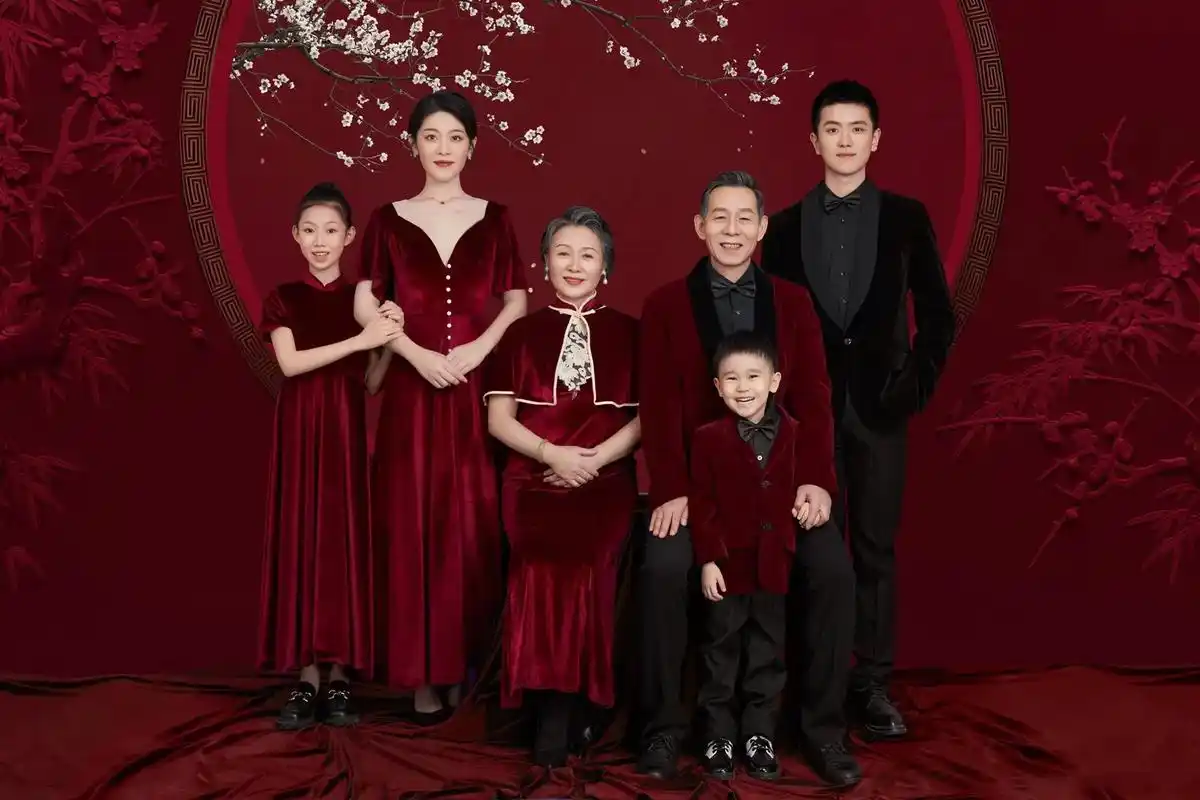 全家同框 #新年照 #阳泉 #三代人 #我们这一家 - 抖音