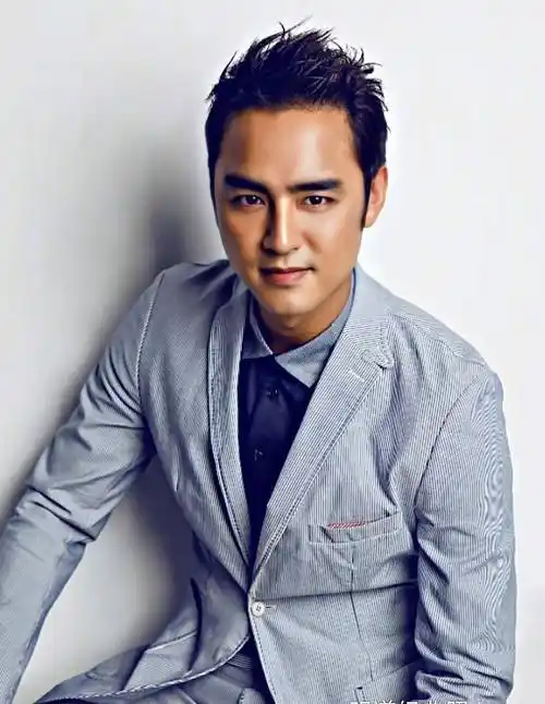 明道晒儿子正面照,父子久别重逢紧相拥_上海_王婷萱_电视剧