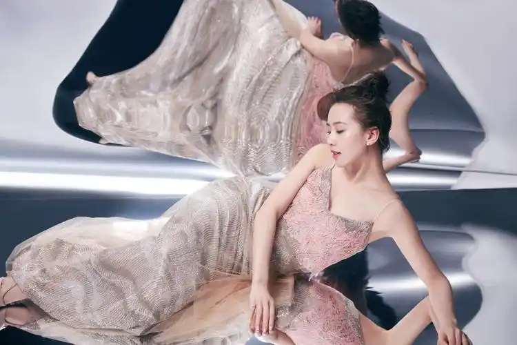 刘诗诗诗舞倾城图源来自微博 @诗诗的小板报