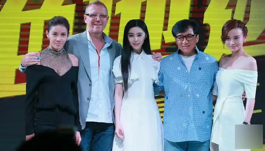 范冰冰霸气踢馆 成龙"跑酷"进场当范爷叔叔