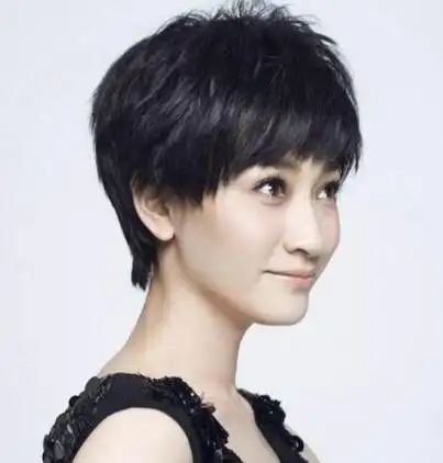 女生时尚短碎发发型图片