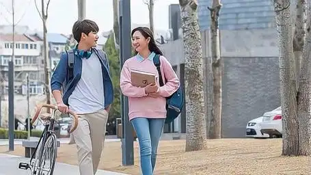 大学校园里的学生爱情