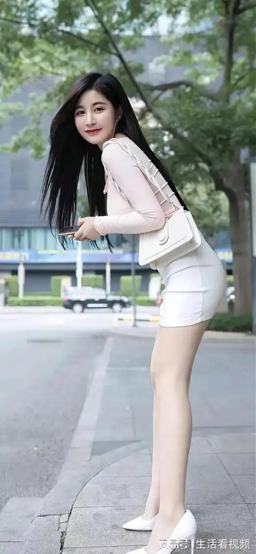 时尚长腿美女修长美腿搭配肤色丝袜性感诱人