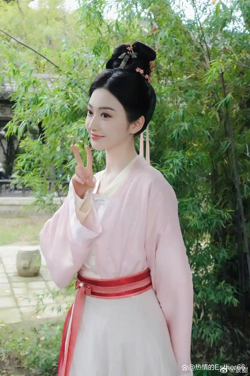 景甜古装照真美