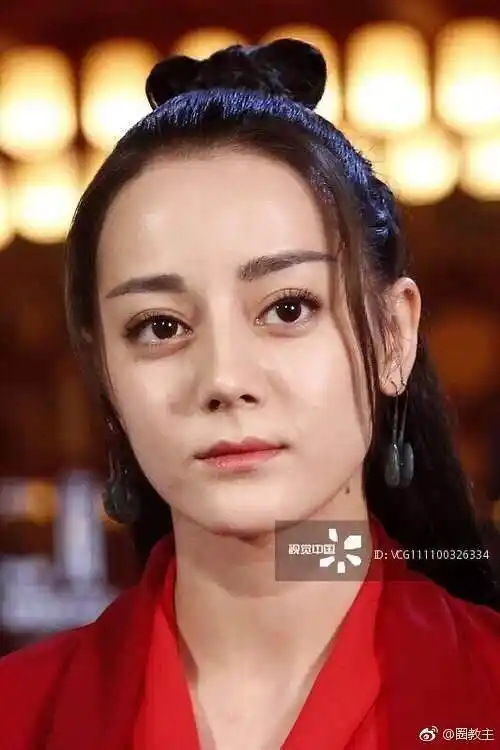 原来看到的迪丽热巴"素颜照"都是假的,这才是真正素颜,摄.