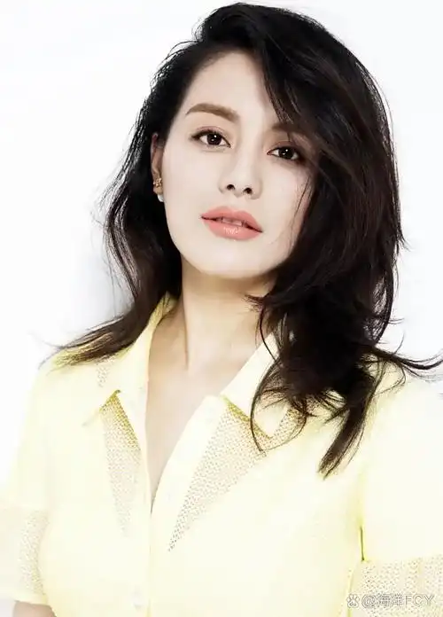 被称"央视亲闺女"的王力可,手握65部作品却总在娱乐圈边缘打转,这事儿