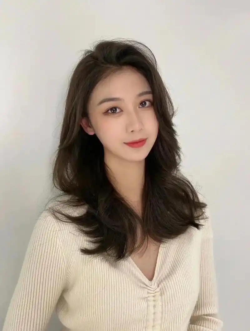 锁骨发气垫烫!中长发烫发教科书回蓬松瘦脸免打理,气 - 抖音