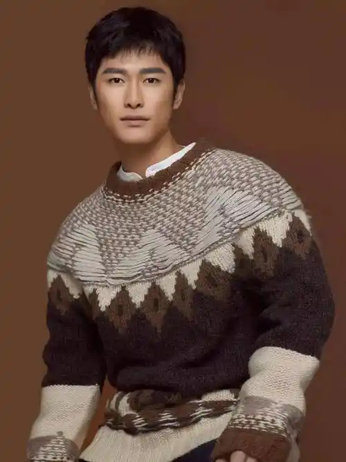 可惜,命里无时,求不来,还没享受到流量的红利之时,朱梓骁便因演技和