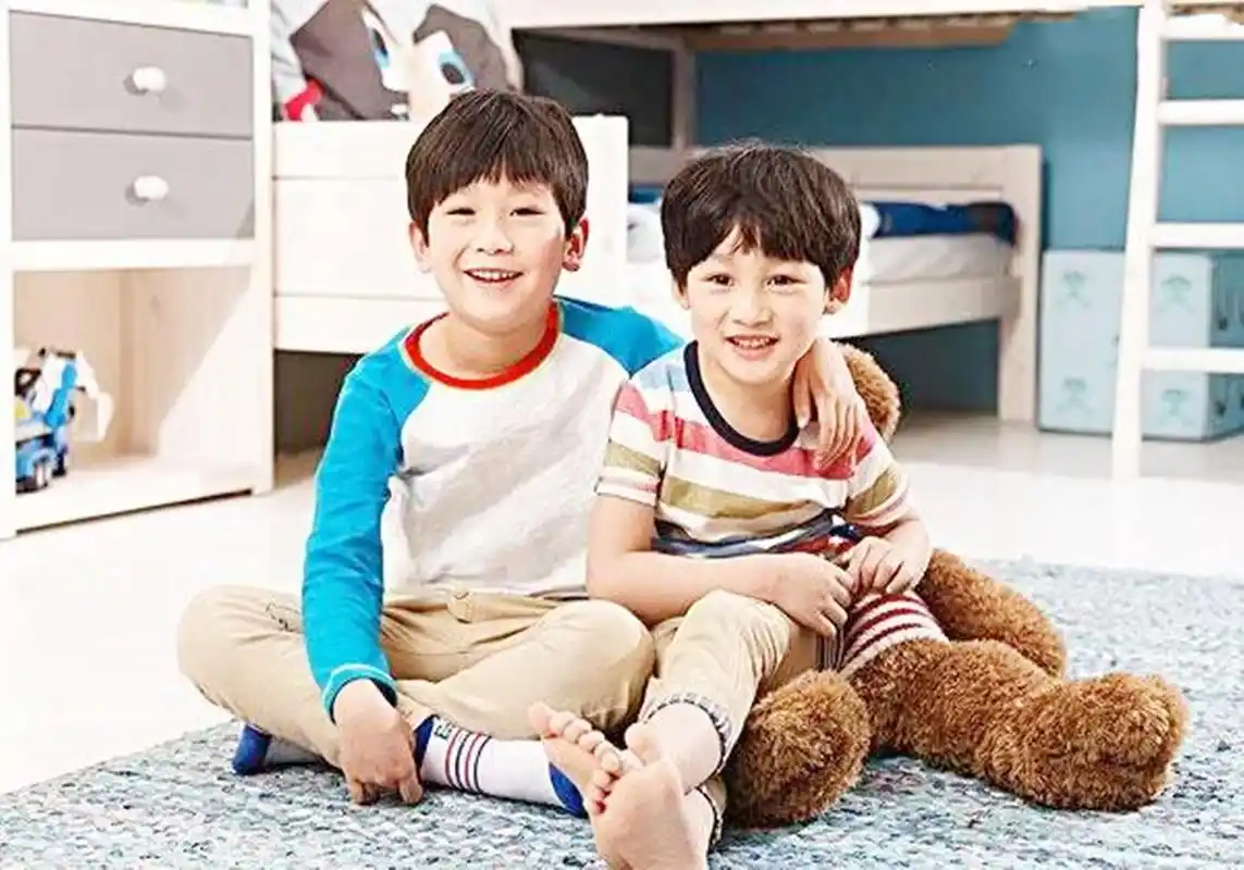 2:培养孩子独立意识,有利于减轻负担"双子户"家庭的压力确实大,所以