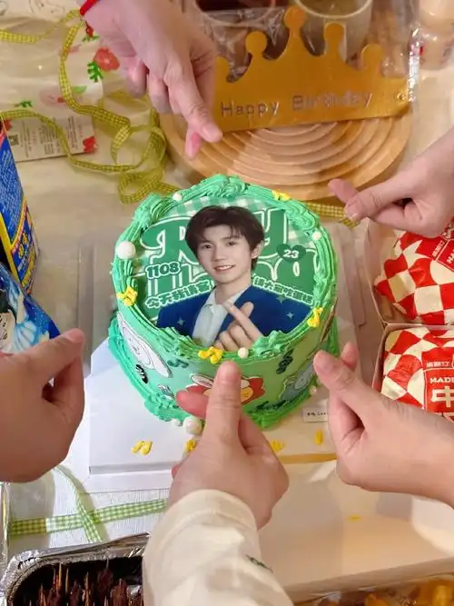 王源超话#王源23岁且放青山远#王子请吃蛋糕@tfboys-王源