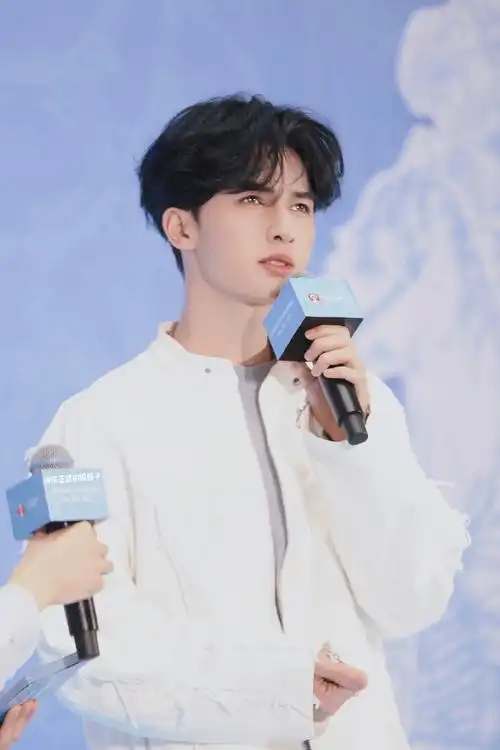 #朱正廷长沙##朱正廷霸王茶姬##清爽低负担控糖更健康##霸王茶姬科学