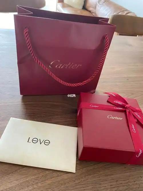 收到以后发现恰逢七夕.跟队友说"我替你给我选了一份七夕礼物97".