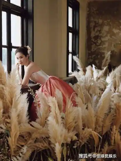 21年后,再看的刘亦菲的处境,才明白为啥金庸,胡歌会把她夸上天