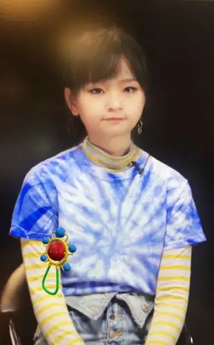 这是周笔畅小时候吗?哈哈好可爱好神奇!周五岁石锤!