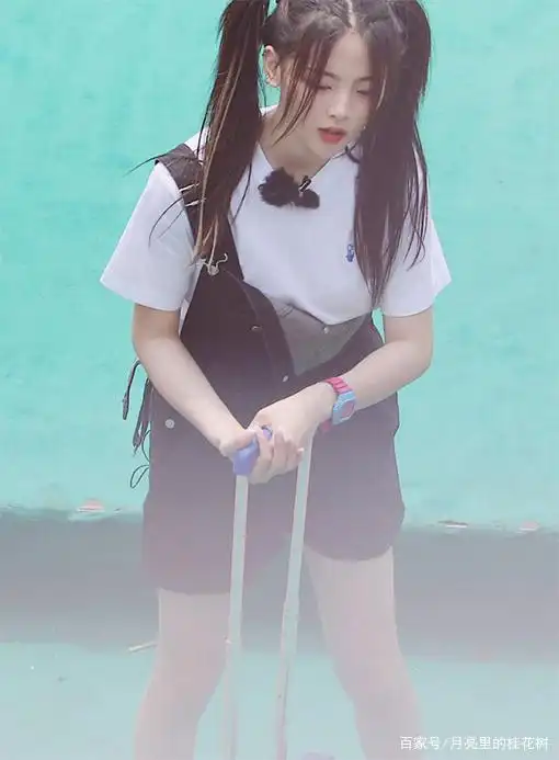 杨超越早期双马尾造型火出圈,早期青涩,现在愈发有自信了