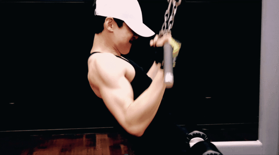 我靠. 白敬亭这身材