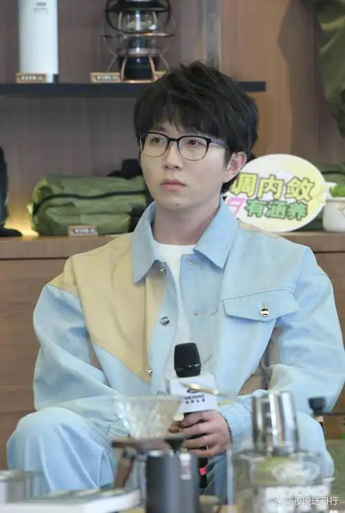 毛不易牛仔套装清爽文艺 分享春晚新歌幕后故事