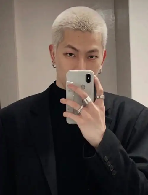 寸头77浅色帅到离谱了吧yyds