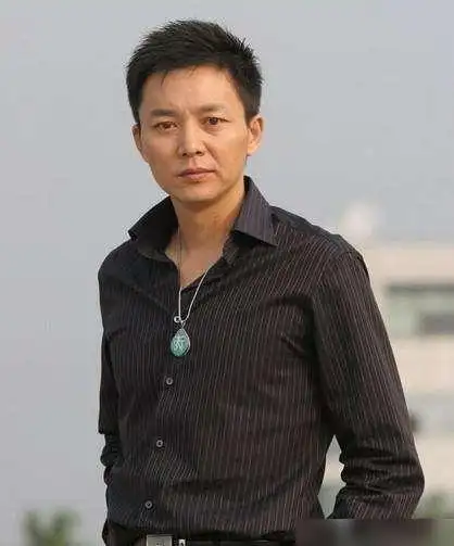 男配角提名,而且还获得了第18届电视金鹰奖观众喜爱的男演员奖提名,只