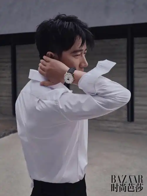 黄轩芭莎大片一张正脸没有