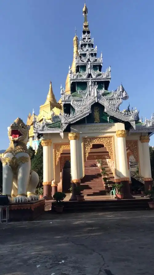 缅甸小勐拉大金塔,善恶共存之地!