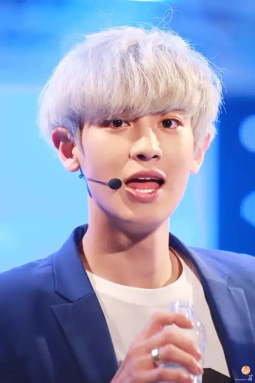 白发灿烈 #朴灿烈 #完美男友 『cr. hello puppy』 我爱这男孩.