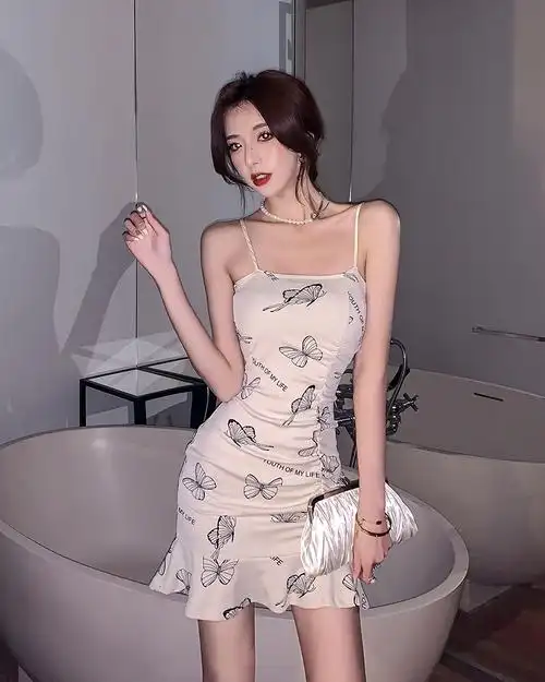 宥芷夜魅店抹胸吊带裙气质显身材印花荷叶边裙摆连衣裙夏新款性感短裙