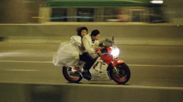 上世纪八九十年代,《阿郎故事》里的周润发,《天若有情》里的刘德华