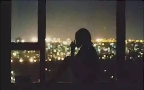 最扎心心疼的伤感句子,句句都很难过,爱而不得最失落!_一个人