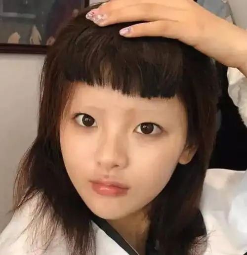 当女明星没有眉毛,热巴判若两人,杨超越减龄,关晓彤最意外!