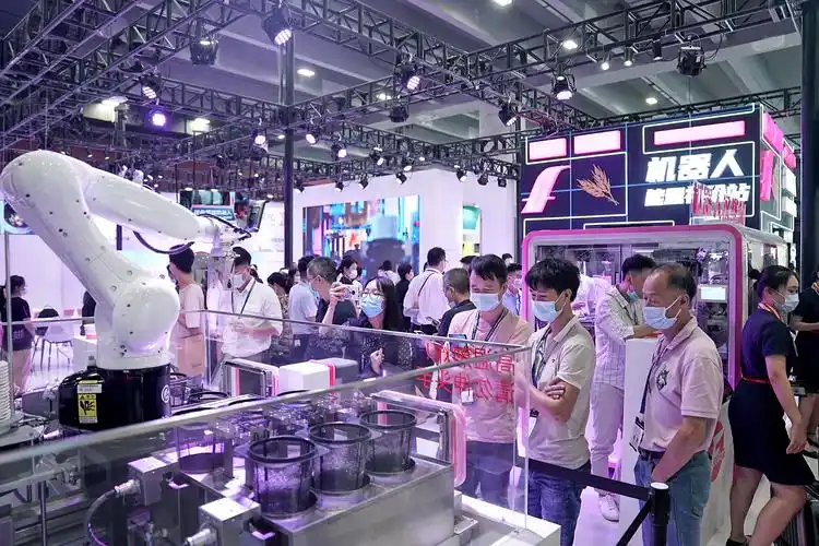 千玺集团携23款餐饮机器人首次亮相海丝博览会