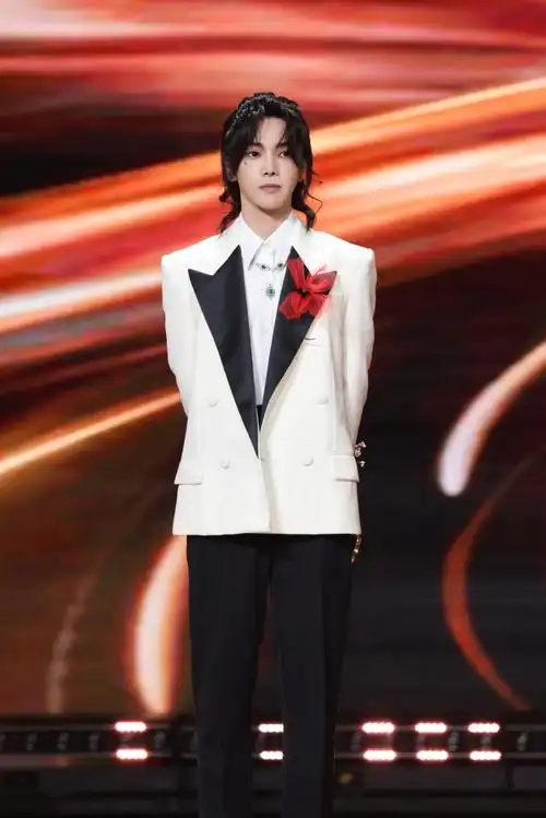 华晨宇十年长红流量浮标##华晨宇年度榜样歌手