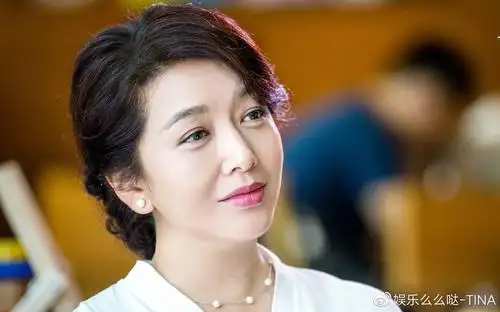 江珊闪婚震惊一时与靳东姐弟恋5年如今54岁却依旧美如少女