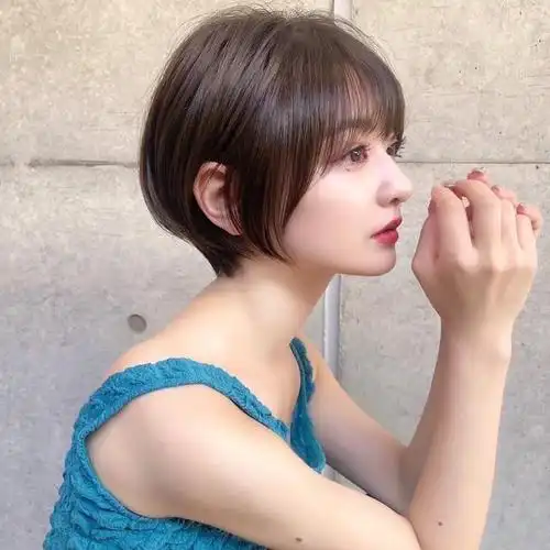 最具人气的女士短发:蓬松瘦脸,层次感满满,剪完显小10岁