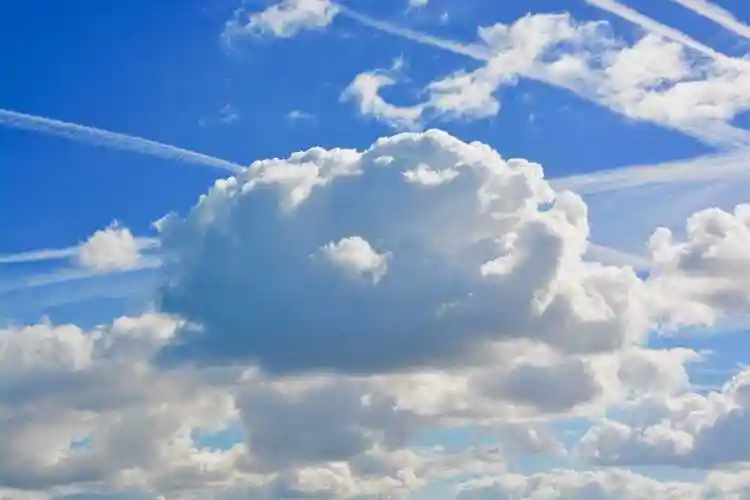 高空云朵景物图片