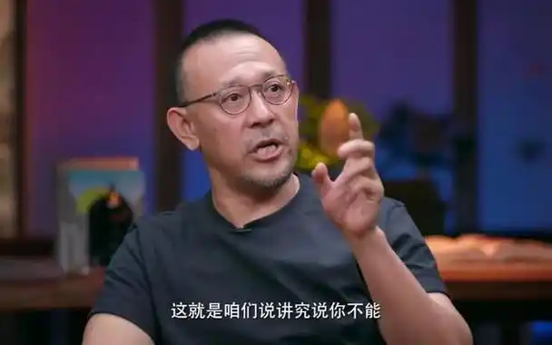 姜文对于女性的身体有一种异常沉迷的审视,是充满调侃还是侵犯?