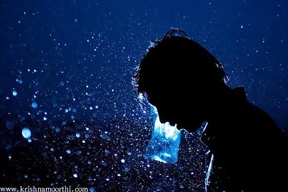 美丽而又充满意境的雨中街景照片