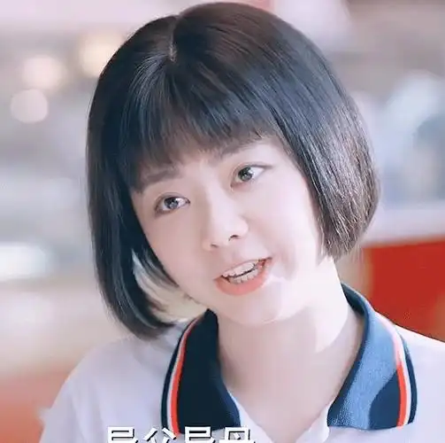 贺子秋正准备试衣服,不料李尖尖闯门就进,之后一幕