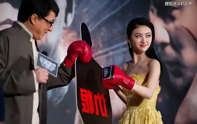 《特殊身份》《警察故事2013》等大片,合作的对象不是成龙,就是周润发