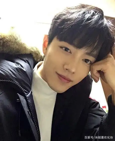 肖战大学时期到底有多帅?焉栩嘉三番五次夸他,看了照片我懂了