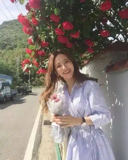 爱笑女生头像:爱笑的女孩容易接住财气