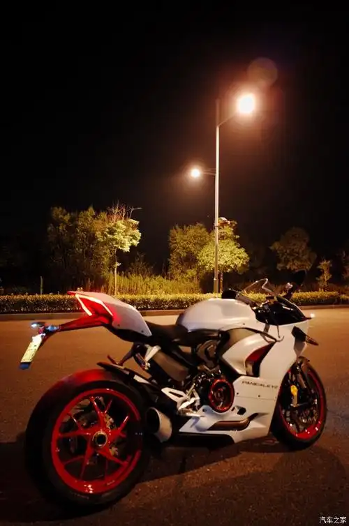 杜卡迪panigale v2