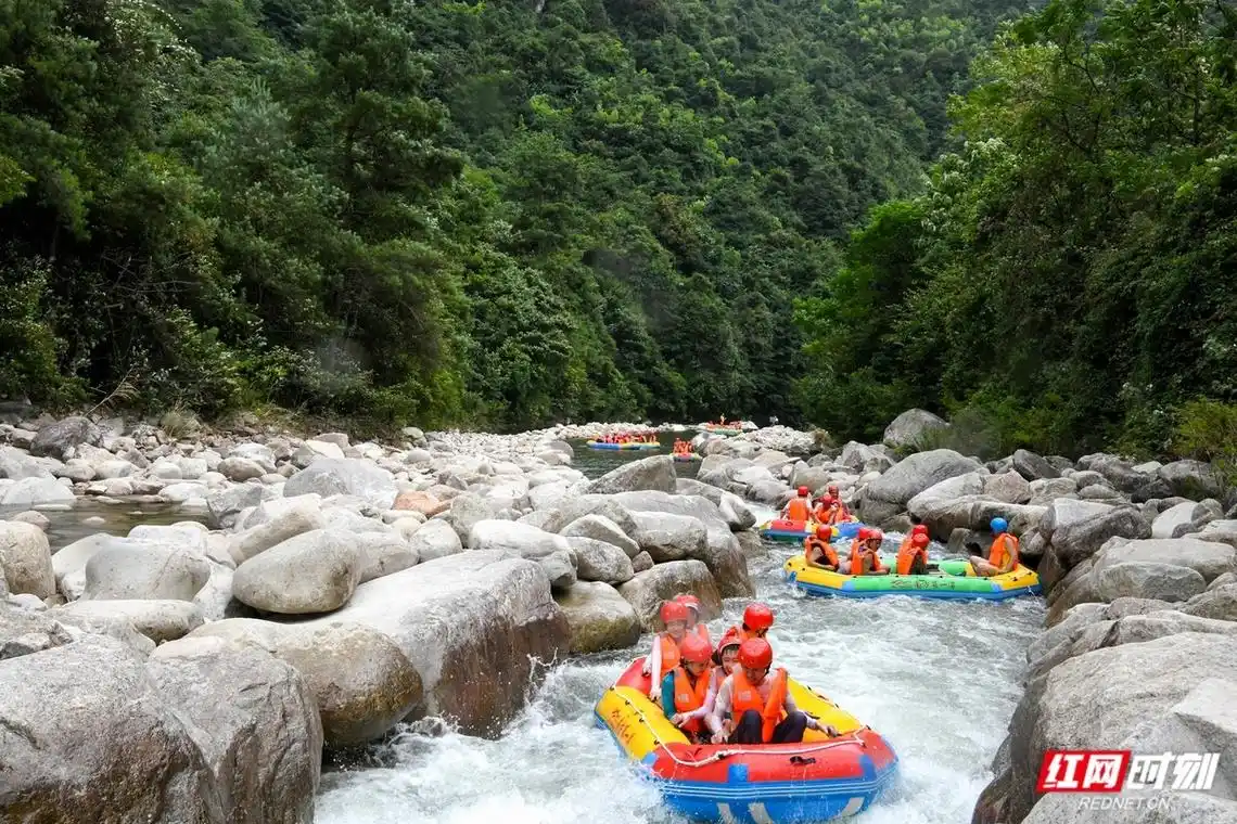 郴州莽山大峡谷漂流清凉又刺激