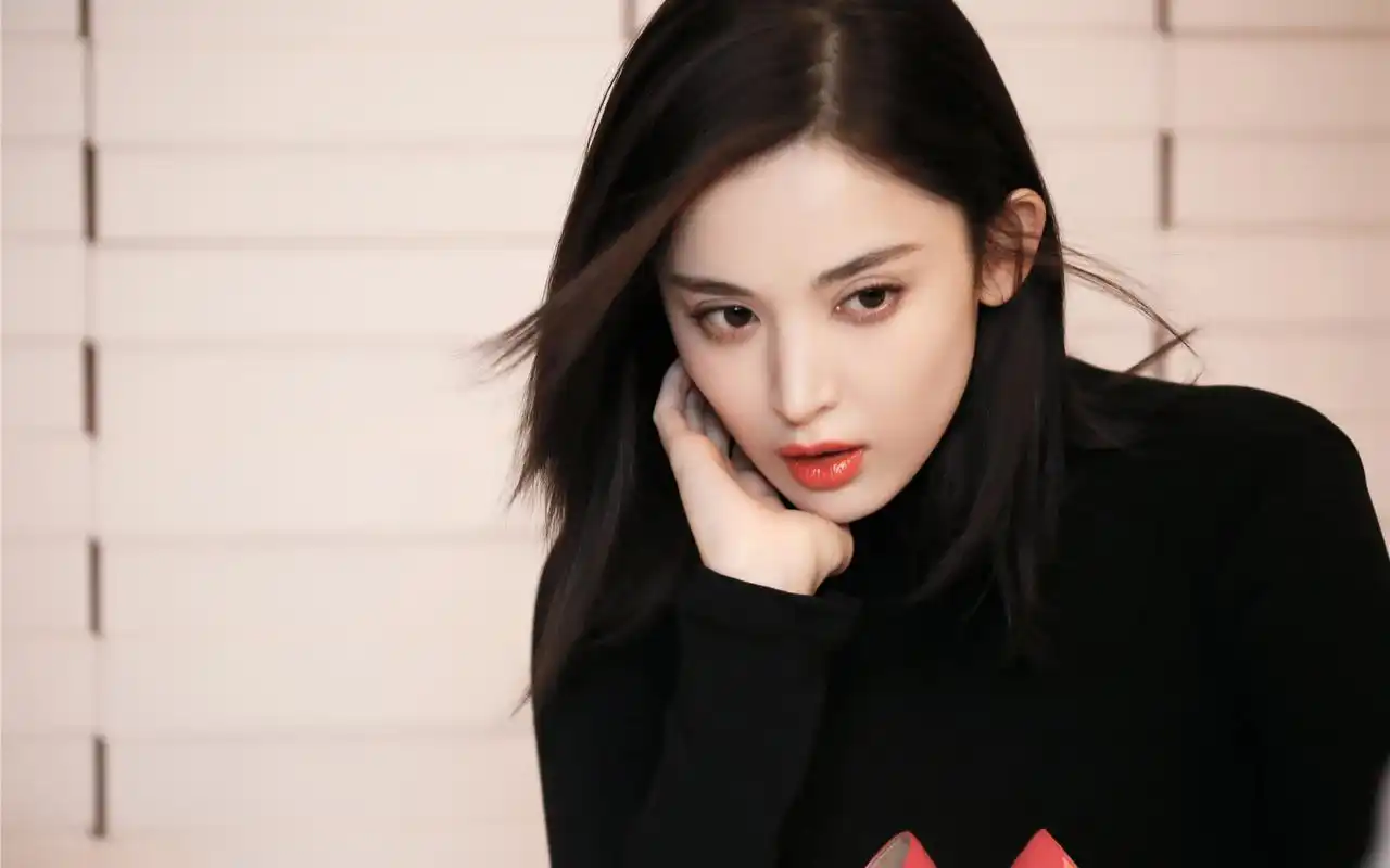 古力娜扎黑衣性感高清桌面壁纸