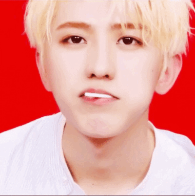 蔡徐坤回眸动图