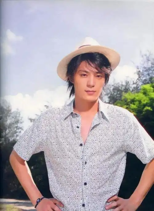 有没有人觉得肖战和霍建华有点像啊?