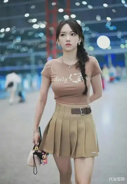 有一种发育过猛叫程潇因上围丰满被称奶潇